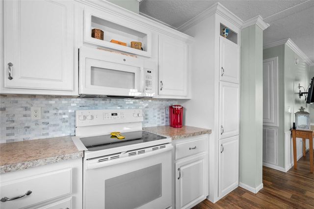 10042 COLLINGWOOD AVENUE, Dade City, FL 33525
