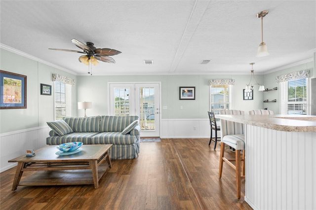 10042 COLLINGWOOD AVENUE, Dade City, FL 33525