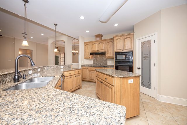 6212 Olde Magnolia Drive, Ocean Springs, MS 39564