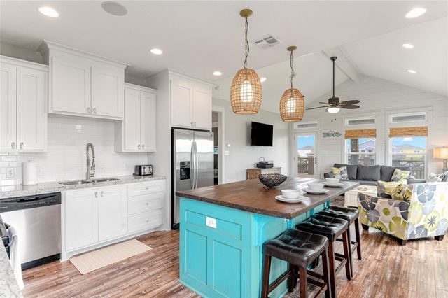 977 Clara Street, Crystal Beach, TX 77650