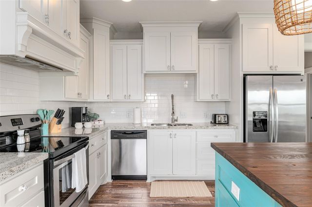 977 Clara Street, Crystal Beach, TX 77650