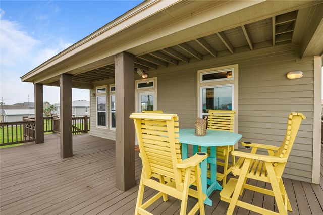 977 Clara Street, Crystal Beach, TX 77650