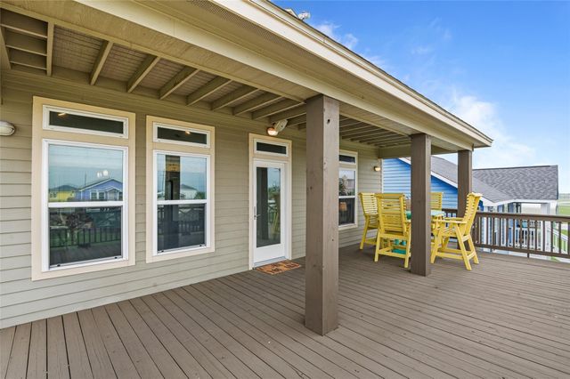 977 Clara Street, Crystal Beach, TX 77650