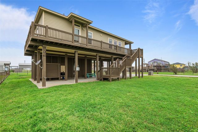 977 Clara Street, Crystal Beach, TX 77650