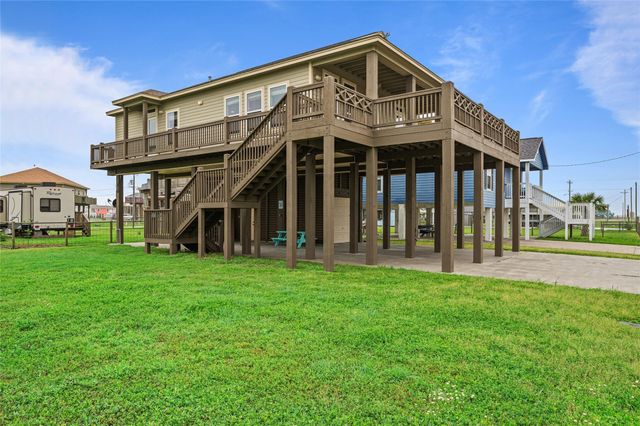 977 Clara Street, Crystal Beach, TX 77650