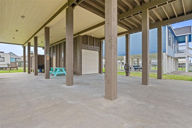 977 Clara Street, Crystal Beach, TX 77650