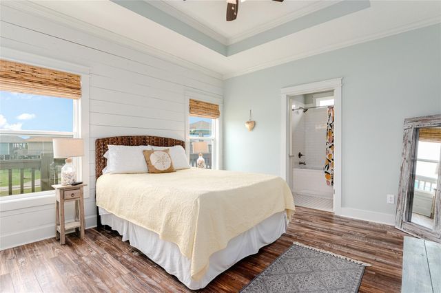 977 Clara Street, Crystal Beach, TX 77650