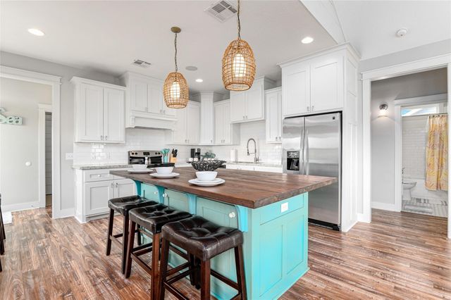 977 Clara Street, Crystal Beach, TX 77650