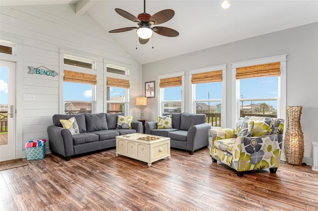 977 Clara Street, Crystal Beach, TX 77650