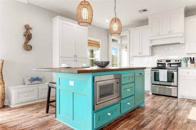 977 Clara Street, Crystal Beach, TX 77650