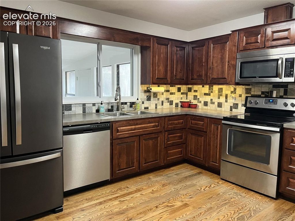 905 Hallam Avenue, Colorado Springs, CO 80911 — photo 4