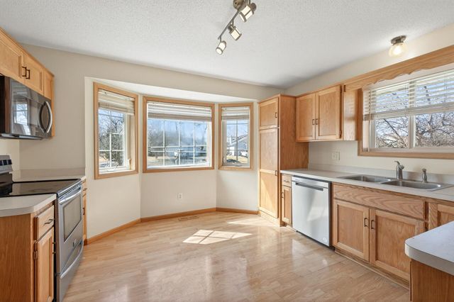 25749 Goldfinch Avenue, Wyoming, MN 55092