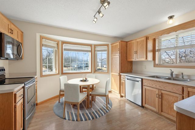 25749 Goldfinch Avenue, Wyoming, MN 55092