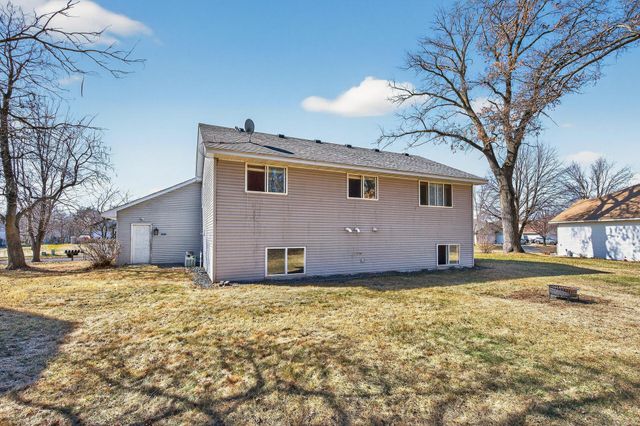 25749 Goldfinch Avenue, Wyoming, MN 55092