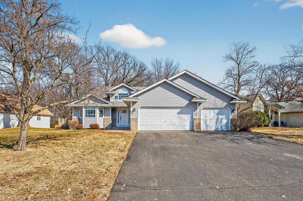 25749 Goldfinch Avenue, Wyoming, MN 55092