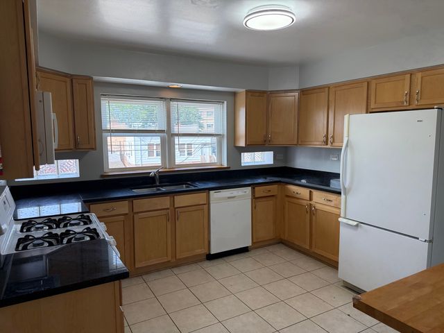 1534 Clinton Place 2, River Forest, IL 60305