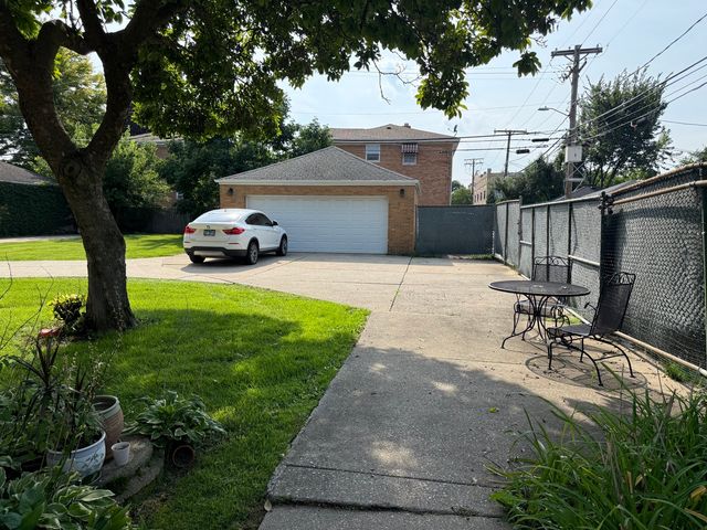 1534 Clinton Place 2, River Forest, IL 60305
