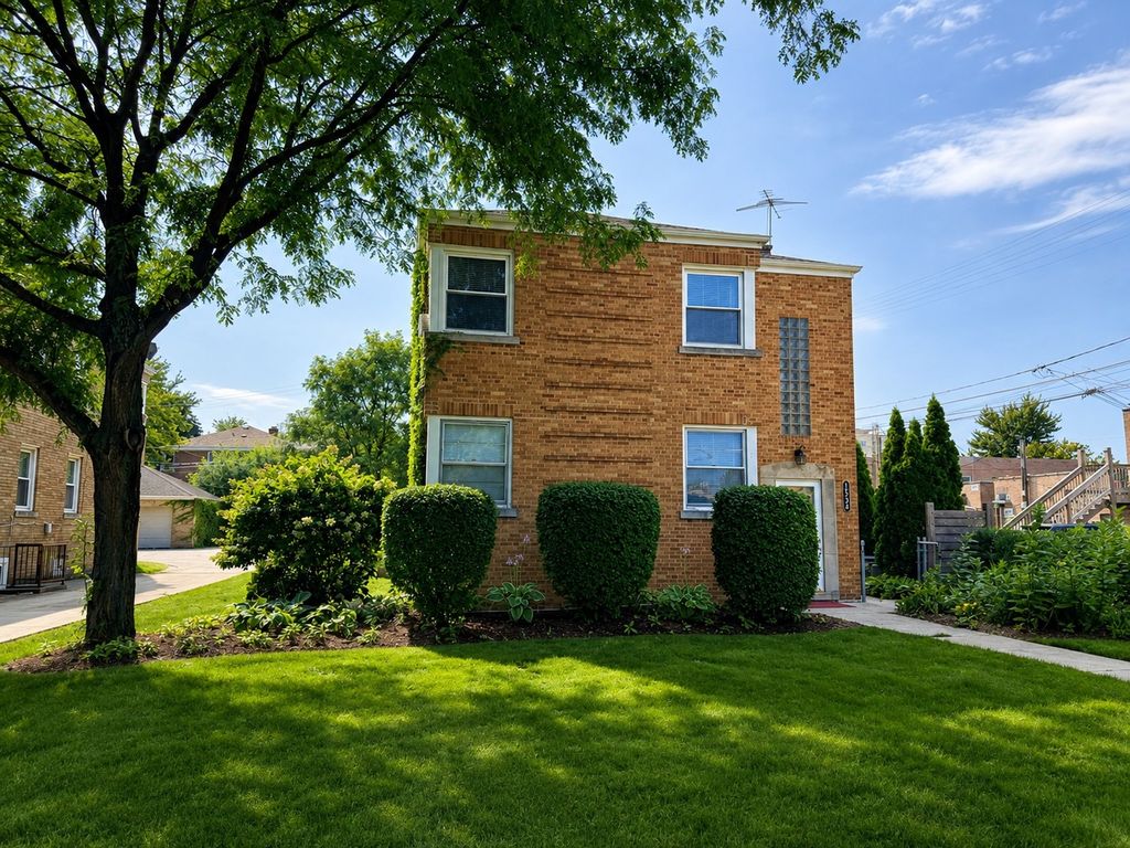 1534 Clinton Place 2, River Forest, IL 60305