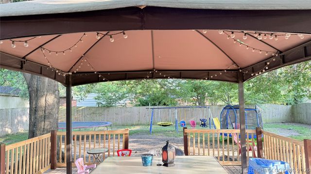 1218 E Boone Street, Tahlequah, OK 74464