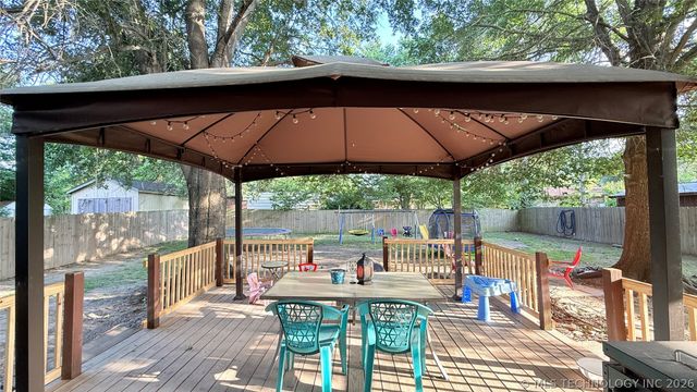 1218 E Boone Street, Tahlequah, OK 74464