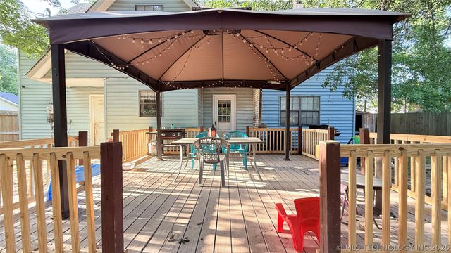 1218 E Boone Street, Tahlequah, OK 74464