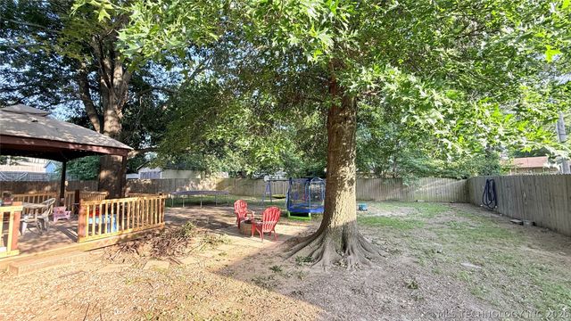 1218 E Boone Street, Tahlequah, OK 74464