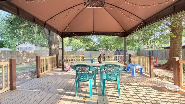 1218 E Boone Street, Tahlequah, OK 74464
