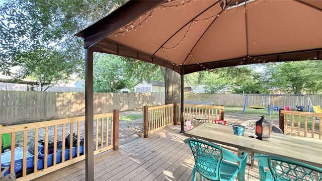 1218 E Boone Street, Tahlequah, OK 74464