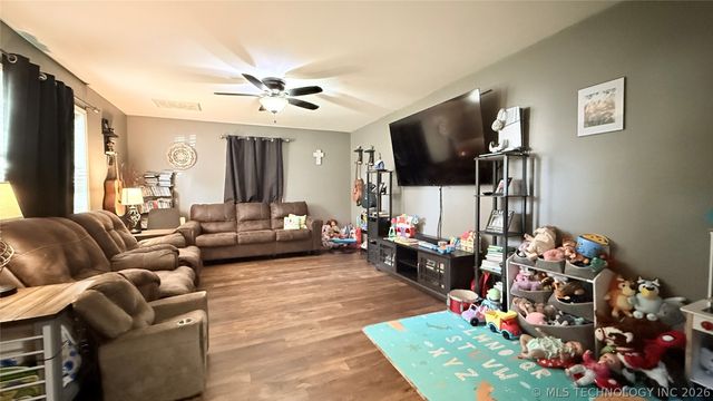 1218 E Boone Street, Tahlequah, OK 74464