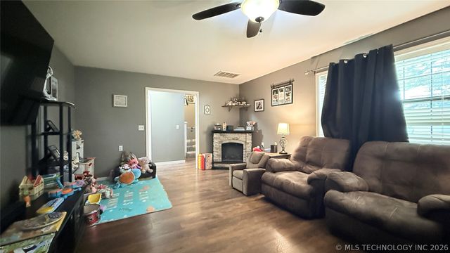 1218 E Boone Street, Tahlequah, OK 74464