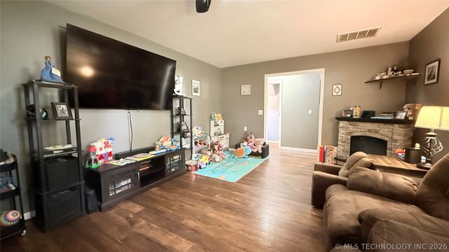 1218 E Boone Street, Tahlequah, OK 74464