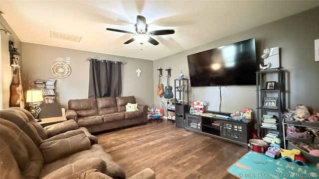 1218 E Boone Street, Tahlequah, OK 74464