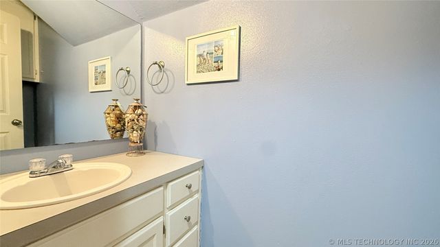 1218 E Boone Street, Tahlequah, OK 74464