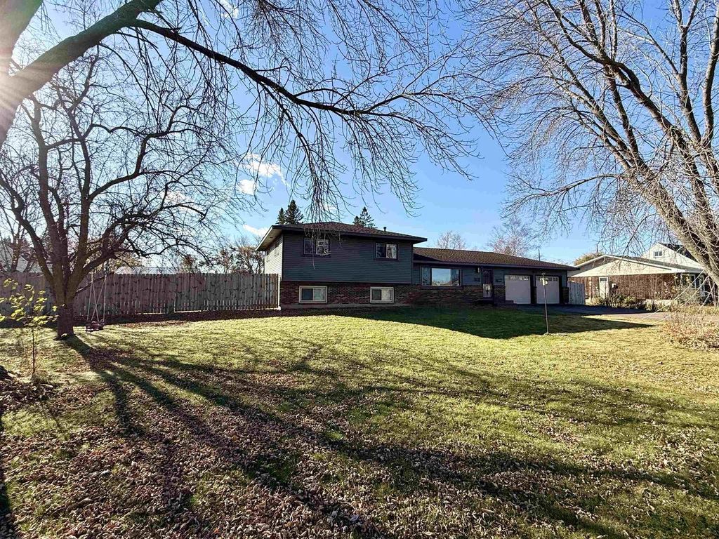 2716 E 3rd St, Superior, WI 54880