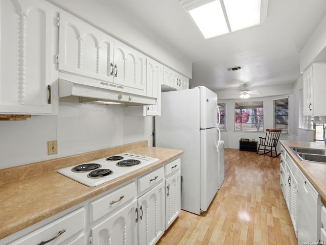 734 Balboa, Universal City, TX 78148