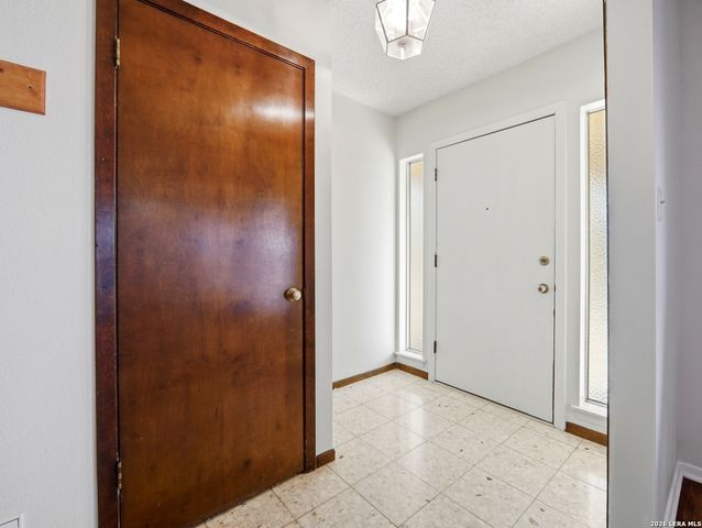 734 Balboa, Universal City, TX 78148