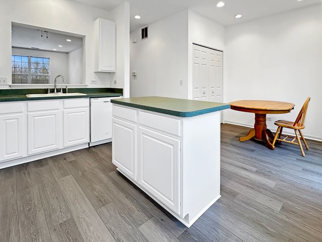 31782 N Pineview Boulevard, Lakemoor, IL 60051