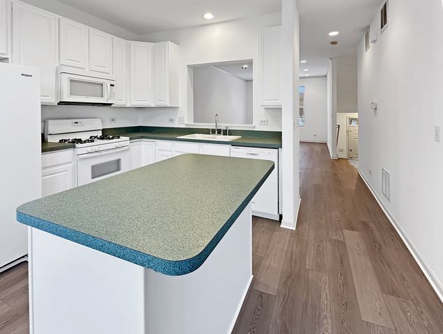 31782 N Pineview Boulevard, Lakemoor, IL 60051