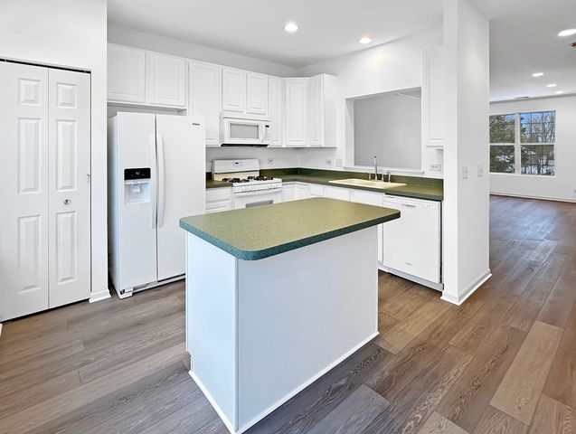 31782 N Pineview Boulevard, Lakemoor, IL 60051