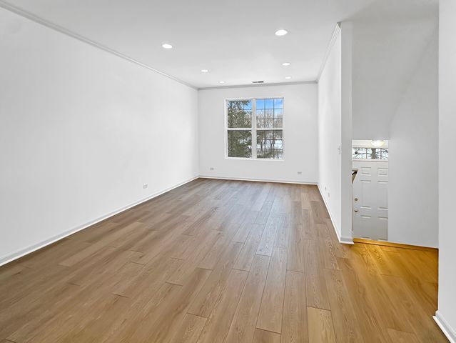 31782 N Pineview Boulevard, Lakemoor, IL 60051