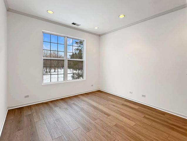 31782 N Pineview Boulevard, Lakemoor, IL 60051