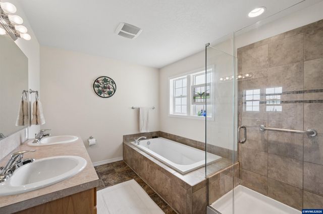 10124 Wiseacre NE Ln, Aurora, OR 97002