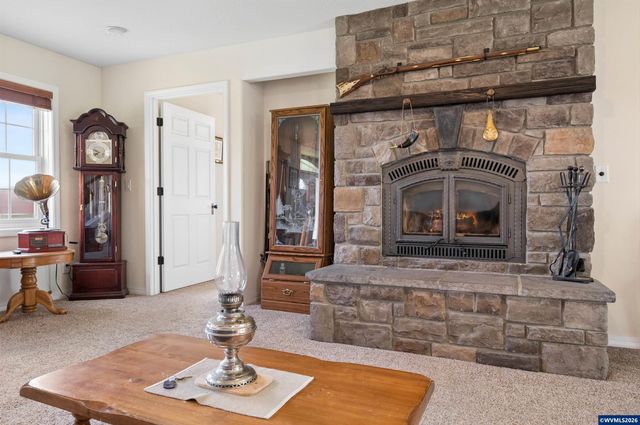 10124 Wiseacre NE Ln, Aurora, OR 97002