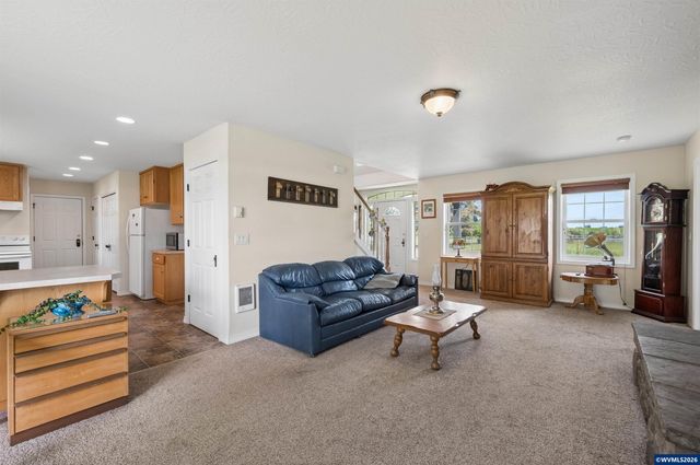 10124 Wiseacre NE Ln, Aurora, OR 97002