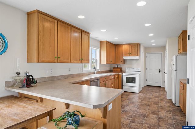 10124 Wiseacre NE Ln, Aurora, OR 97002