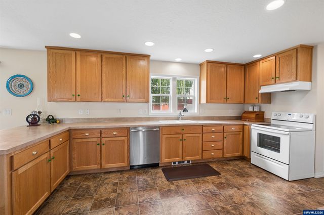10124 Wiseacre NE Ln, Aurora, OR 97002