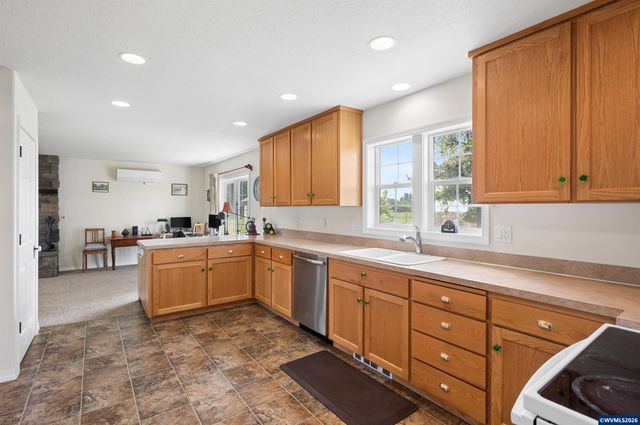 10124 Wiseacre NE Ln, Aurora, OR 97002