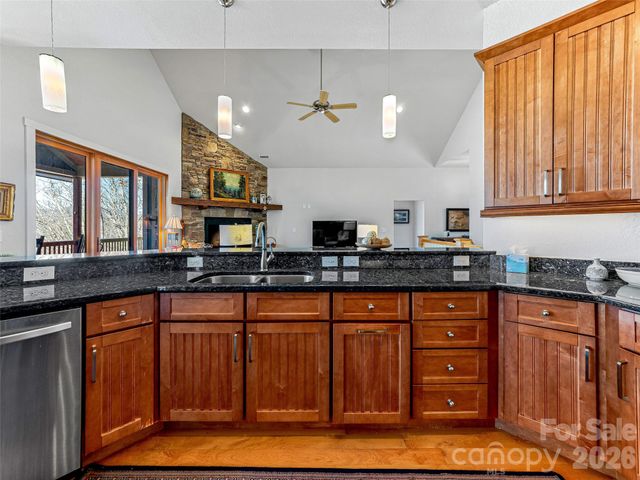 130 Cross Vine Drive, Tuckasegee, NC 28783