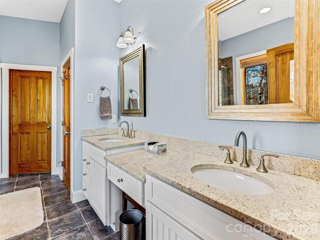 130 Cross Vine Drive, Tuckasegee, NC 28783