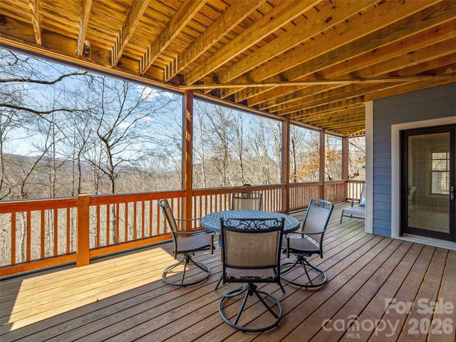 130 Cross Vine Drive, Tuckasegee, NC 28783